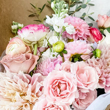 Load image into Gallery viewer, best floral design: flower bouquet gift featuring dahlia, rose, ranunculus - Designer's Selection, Hand-tied Bouquet