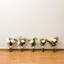 Load image into Gallery viewer, five bridesmaid bouquets featuring roses for a winter wedding in San Francisco - Bridesmaid Bouquet
