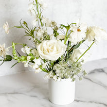 Load image into Gallery viewer, San Francisco wedding reception table centerpiece designed with ranunculus, rose, snapdragons - Reception Centerpiece

