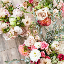 Load image into Gallery viewer, San Francisco wedding table centerpieces featuring roses, dahlia, queen anne&#39;s lace, and butterfly ranunculus - Designer&#39;s Selection, Vase Arrangement
